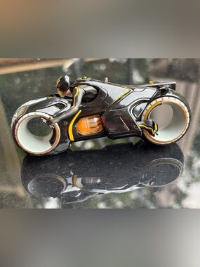 2011 Hallmark Keepsake Disney Tron Legacy CLU's Light Cycle Magic Ornament
